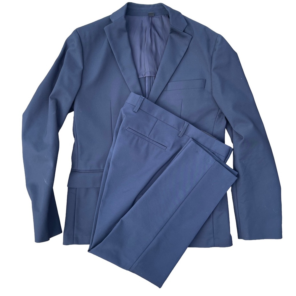 Modern Navy Slim Fit Men's Suit, Perfect for Graduation or Special Occasion